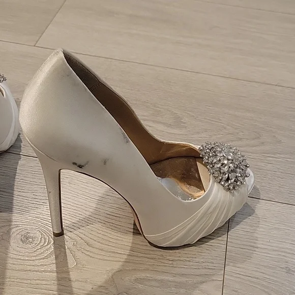 Badgley Mischka Women's Peep Toe Shoes - Picture 4 of 7